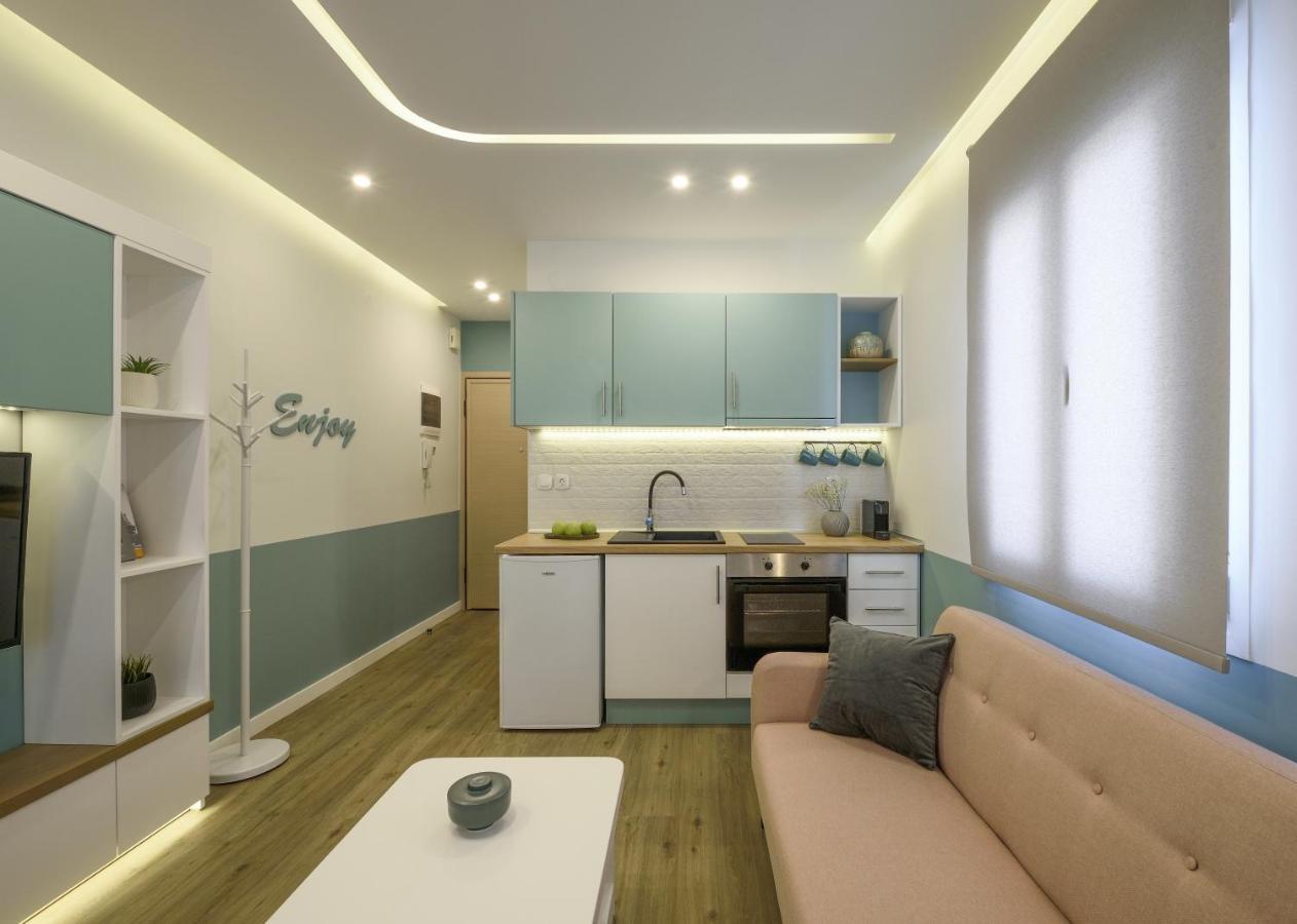 Τhe Half Root Suite In The Heart Of City Center Thessaloniki Exterior photo